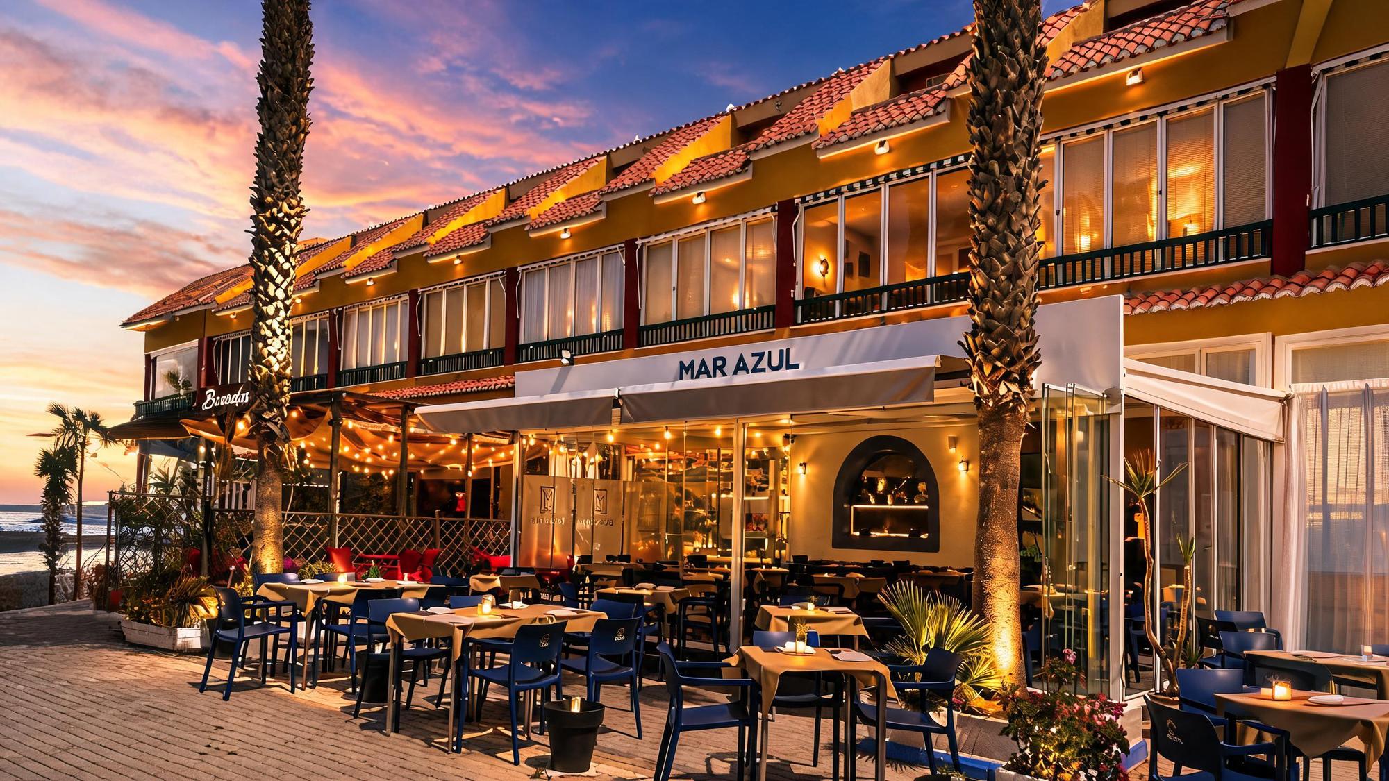 Restaurante Mar Azul en el Paseo Marítimo de Salobreña al atardecer